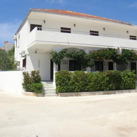 Apartments Ivan Orlic Vinisce Exterior photo