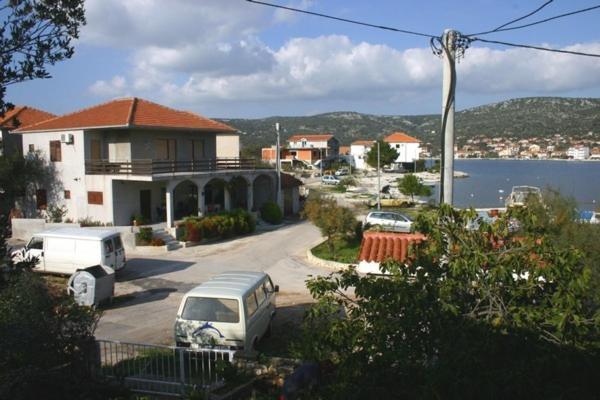 Apartments Ivan Orlic Vinisce Exterior photo