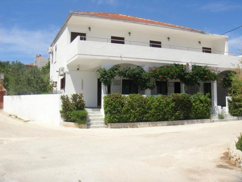 Apartments Ivan Orlic Vinisce Exterior photo